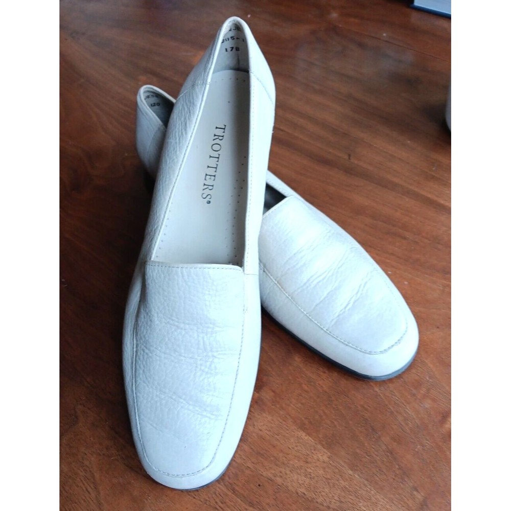 Trotters Harlowe Flats, Women's Size 7.5‎ M, Luggage